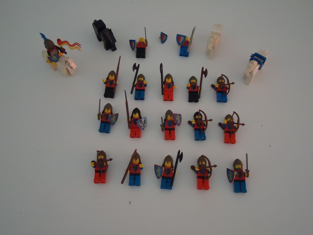 Lego Ritter / Burg Figuren 17 Stück + Zubehör (Gebraucht) in Schattdorf ...