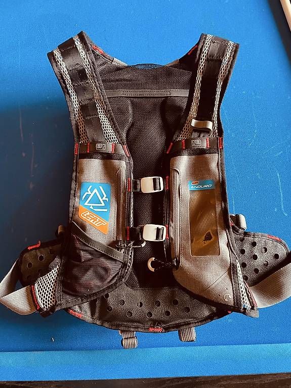 Sacs à dos: Leatt Hydr8 Trinkrucksack  – D'occasion à Mittelhäusern par timmermann13