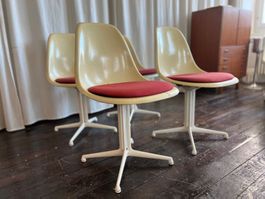 RÄUMUNGS-VERKAUF: Original Eames Chairs (Set of 4)