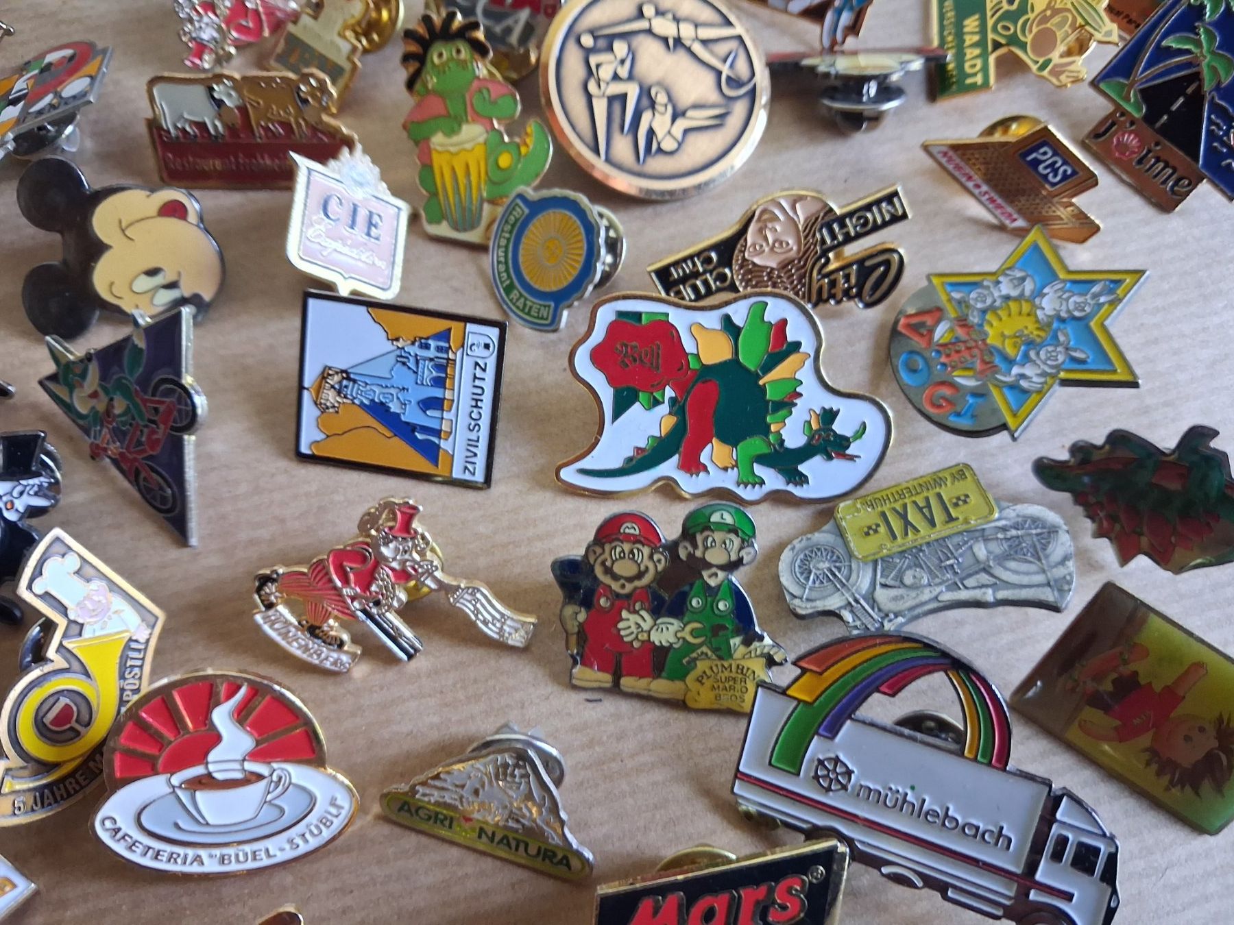 Placchette & Badge: a/ 100+ Pins mit Verschluss – Usato da Hagendorn venduto da siwasi3 3
