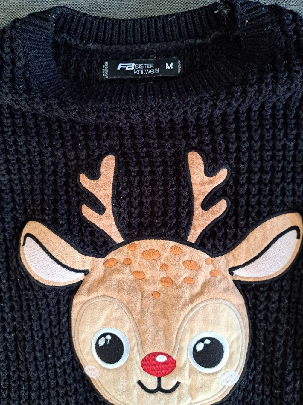 Pulls & Sweat-shirts: Pullover mit Rentier Motiv Grösse M  – D'occasion à Jona par cel_s8jx 1