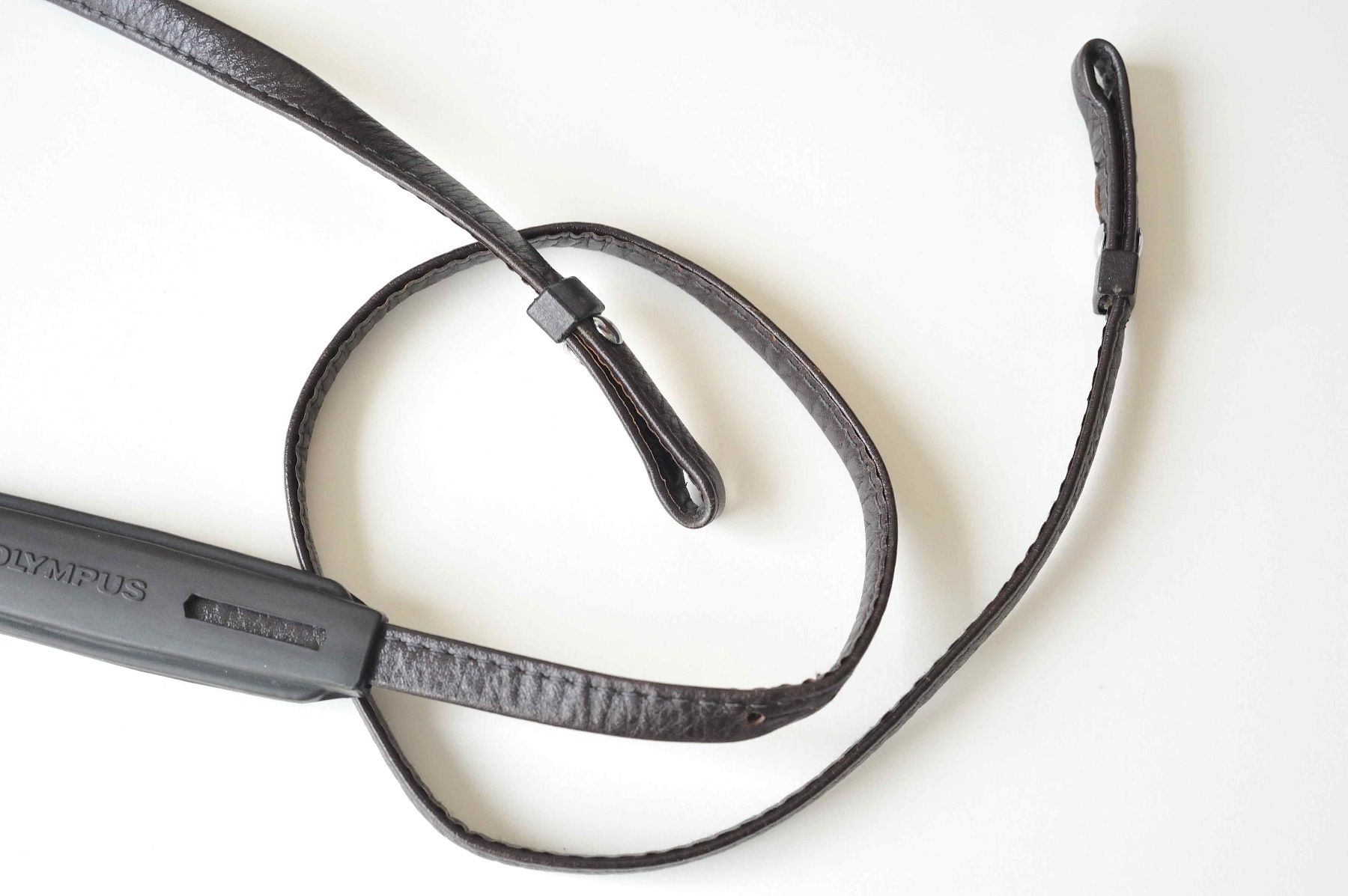 Olympus Altri Accessori: Kameratragegurt Olympus in Leder – Usato da Schwerzenbach venduto da floridan 1