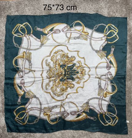 Foulard vintage Le Club en soie – Hand Made – 75 x 73 cm