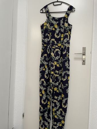Sommerlicher Jumpsuit mit Blumenmuster, Grösse 34,neuwertig