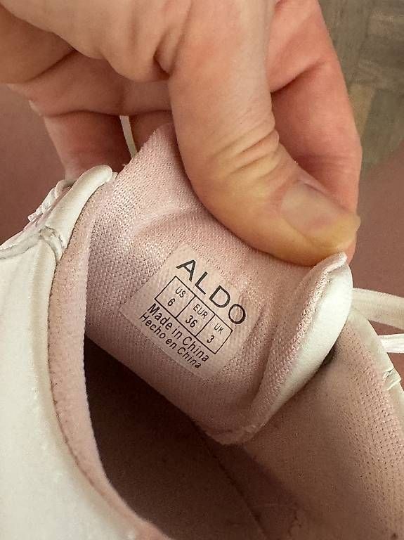 Scarpe per ragazze: Weisse sneaker Mädchen Grösse 36 – Usato da Chur venduto da LeyDi.Lela 1