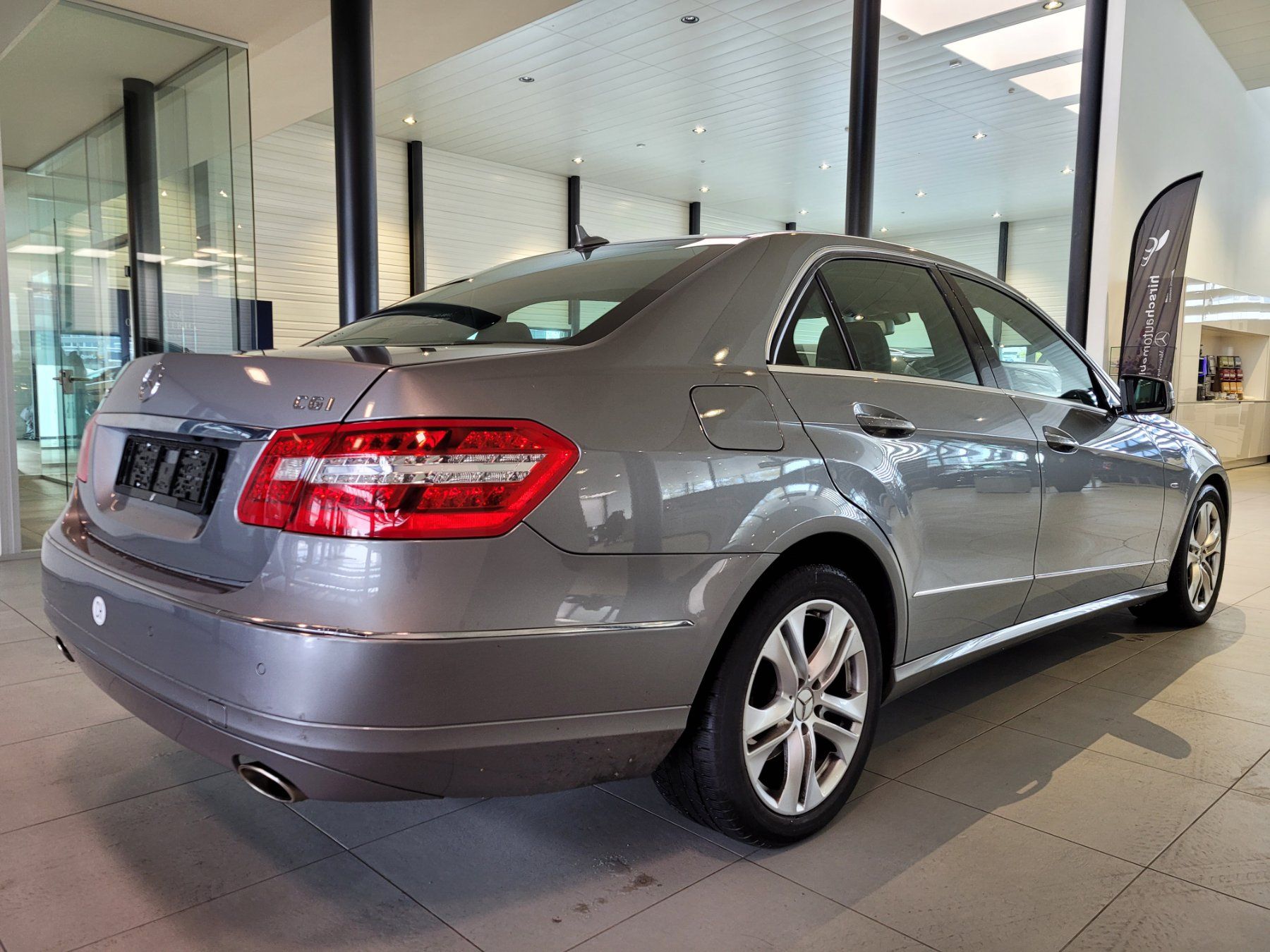 Mercedes-Benz Autos: Mercedes-Benz E 350 CGI BlueEff. Avantgarde – Gebraucht aus St. Gallen von  1