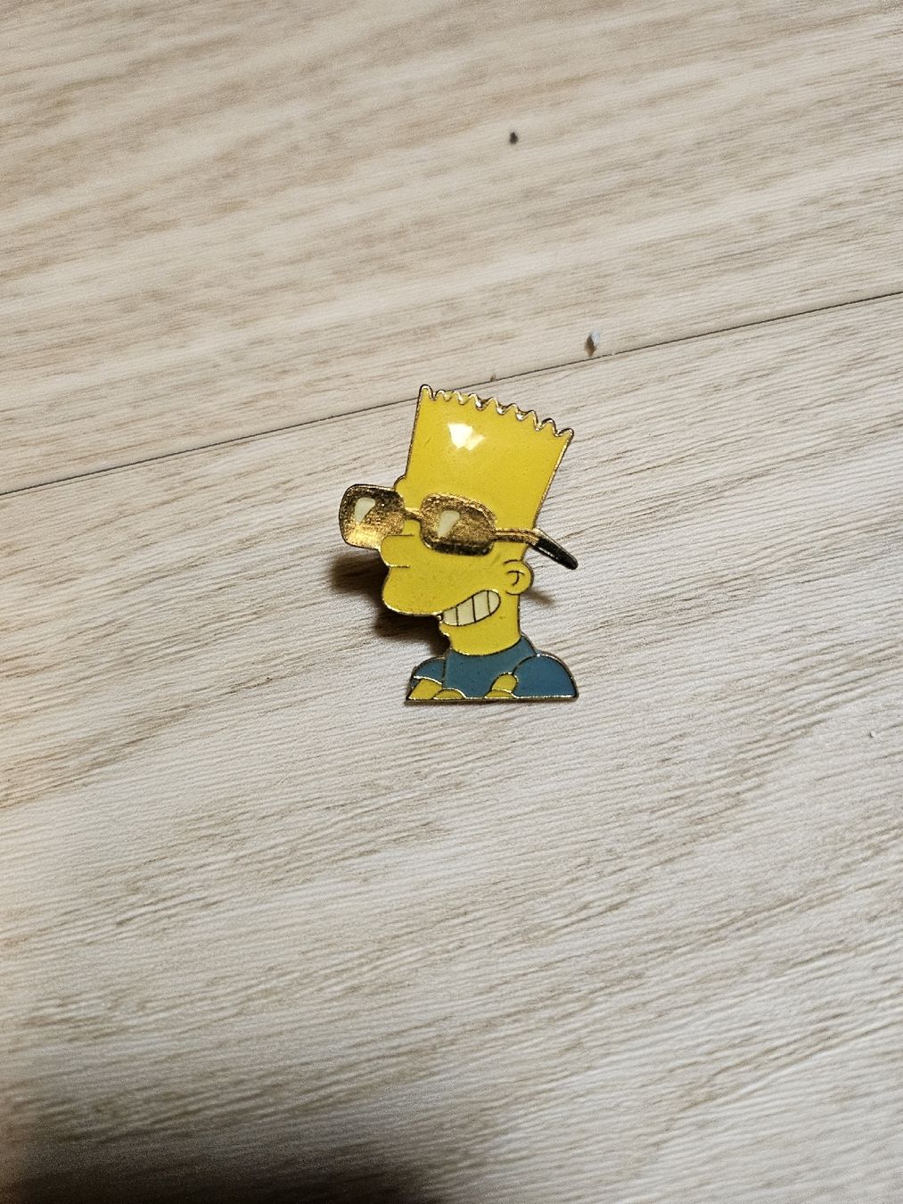Placchette & Badge: Pin's Simpsons Bart lunettes de soleil cool – Usato da La Joux FR venduto da car_ck96