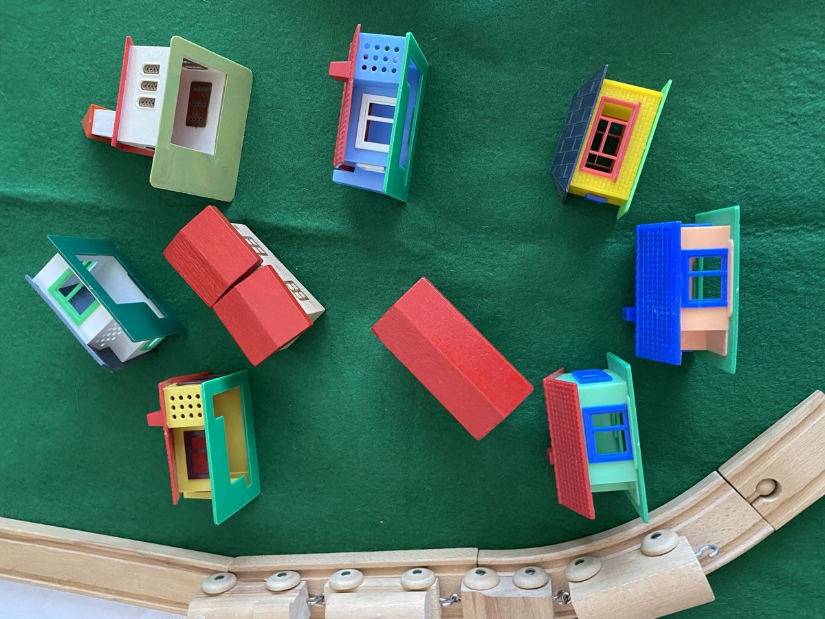 Jouets: Ein Set Holz-Eisenbahn – D'occasion à Utzigen par Lasagne99 3