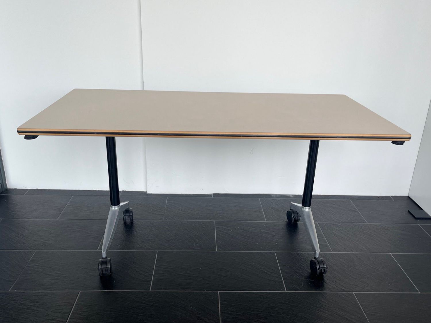 Wilkhahn Tische: Wilkhahn Timetable Tisch 150x75 – Gebraucht aus Zürich von HST253