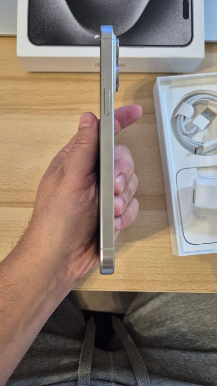 Apple Telefoni cellulari / Smartphones: iPhone 15 Pro Max 256GB White 3042 – Usato da Münchenbuchsee venduto da MV_Solutions 6