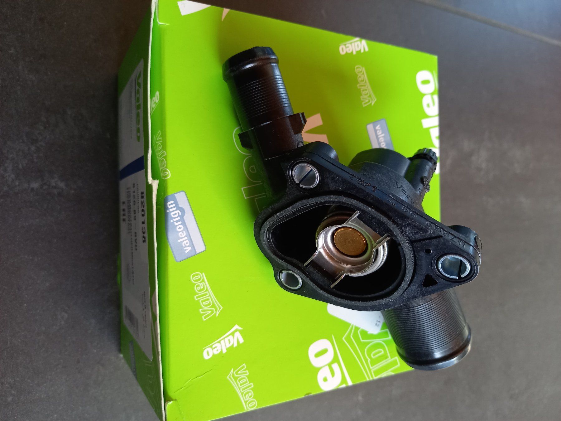 Tutti pezzi di ricambio auto: Thermostat, Kühlmittel VALEO 820138 – Nuovo e nell'imballaggio originale da Cornol venduto da t84 1