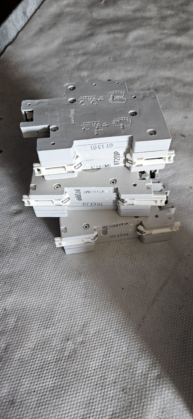 Legrand Schalter: Legrand Leitungsschutzschalter C13 – Gebraucht aus Baar von Vel...Baar45 3