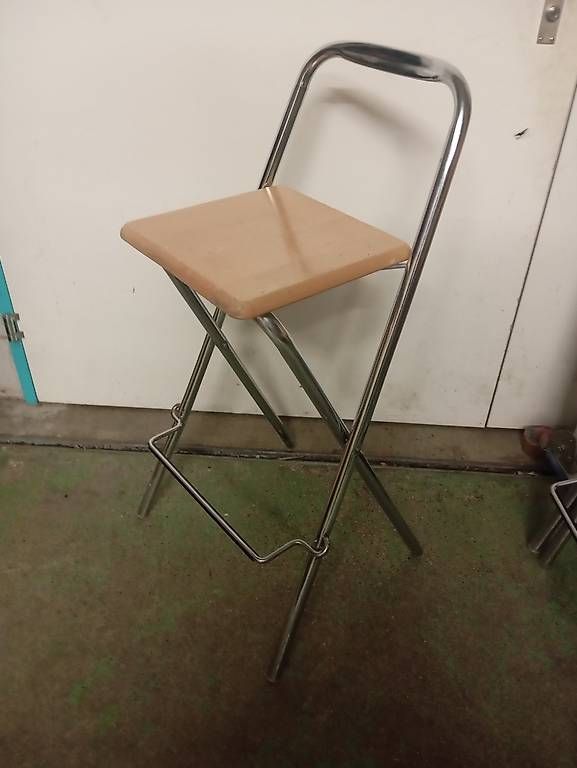 Hocker: 1 Barhocker – Gebraucht aus Basel von Petergunn 1