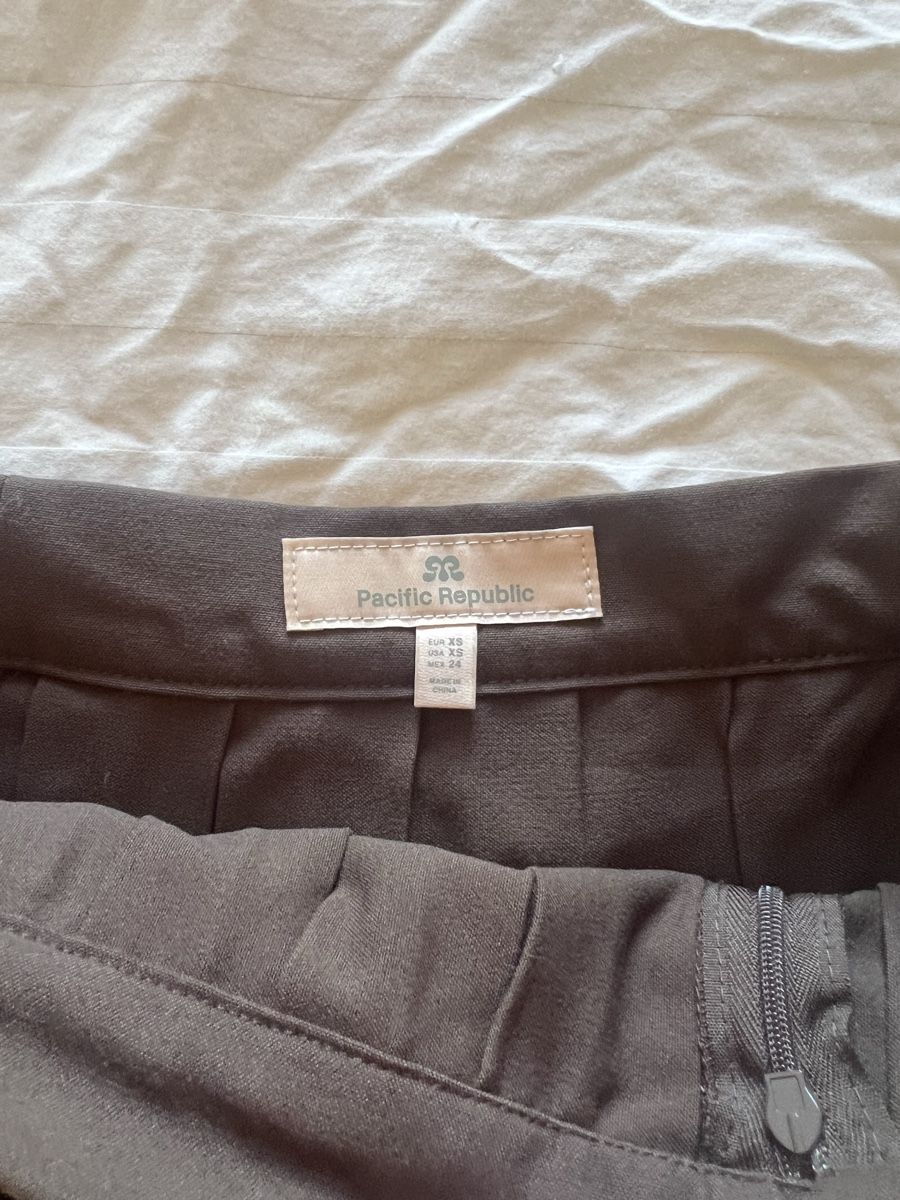 Pull&Bear Gonne: Jupe plissée marron Pull&Bear – Nuovo (secondo la descrizione) da Winterthur venduto da han_5rc2 2