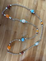 lange Modeschmuck Kette mit grossen Kunststoffperlen