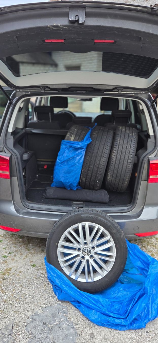 VW Automobili: VW Touran 2.0 TDI BMT – Usato da Kriens venduto da Eltintosol 3
