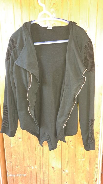 Jäckli mit Kapuze Kaufen auf Ricardo