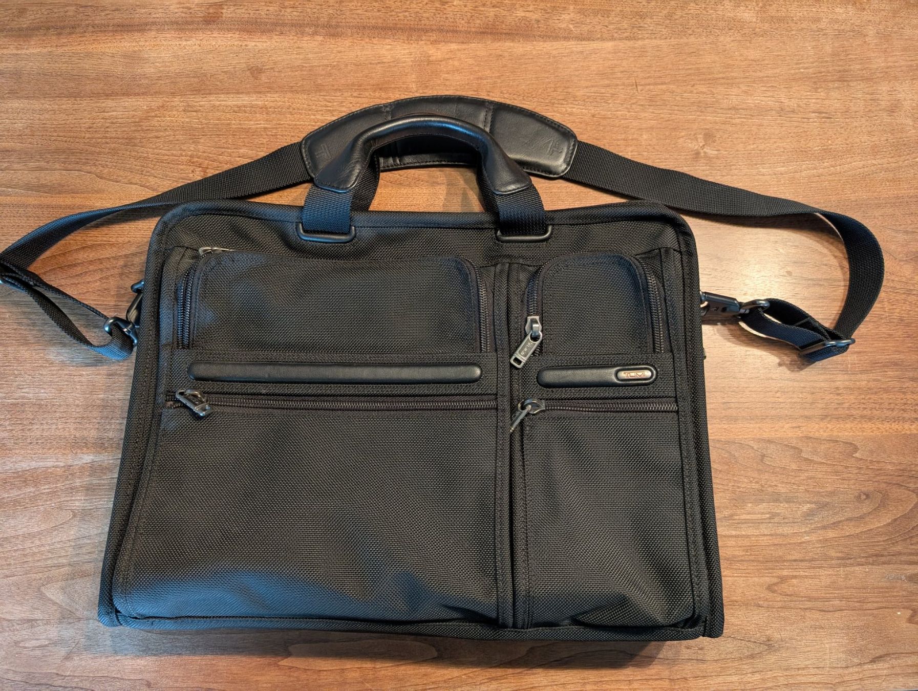 Tumi Borse: Laptop-Tasche Tumi – Nuovo (secondo la descrizione) da Cham venduto da Pelz76