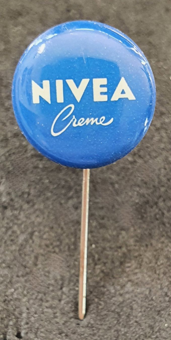 Cura del viso: V409 - Alte Werbe Nadel NIVEA Creme – Usato da Reinach BL venduto da Boston-Verkauf 1