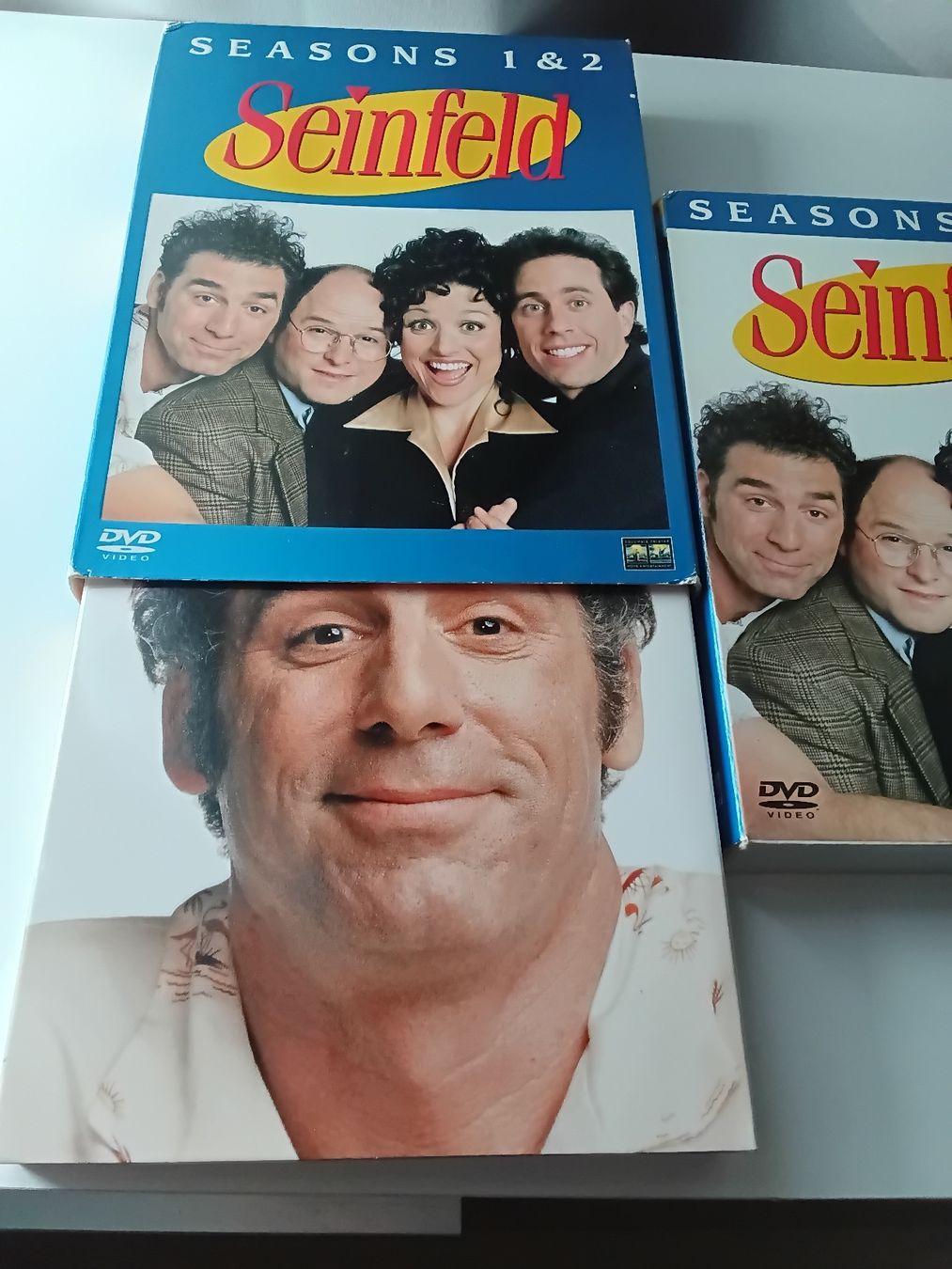Tutti i DVDs: Seinfeld Seasons 1 & 2 DVD Box Set with 4 DVDs – Usato da Immensee venduto da vgitter 8