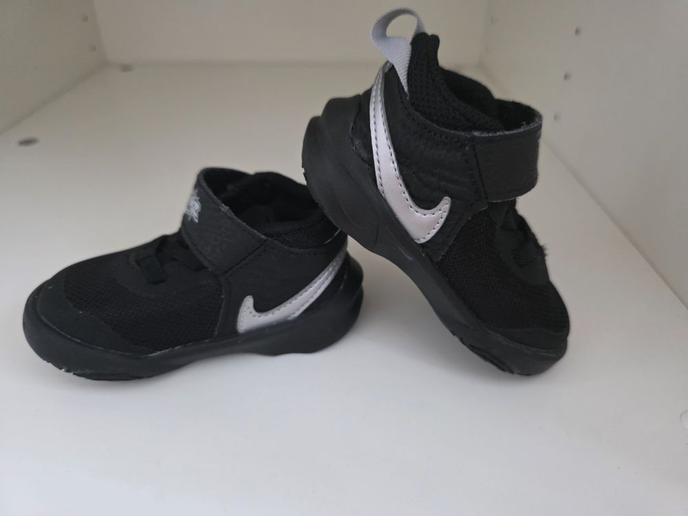 Nike Chaussures garçon: Nike Sneaker Kleinkind Gr. 19.5, schwarz, neu – Neuf (Voir description) à Dättwil AG par Njo_x88j