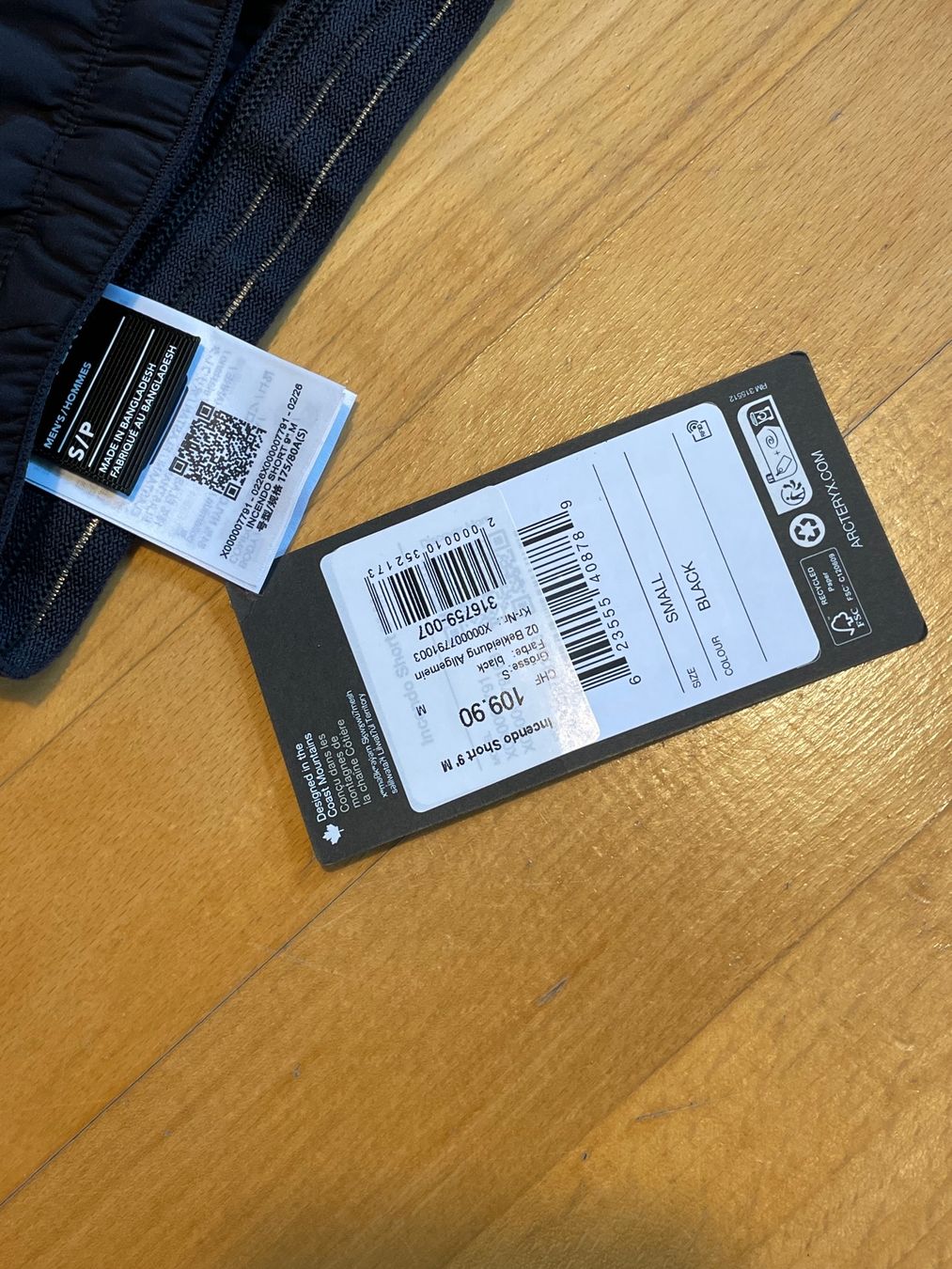 Arcteryx Pantaloni: Arc'teryx Short Incendo Sz S New – Nuovo e nell'imballaggio originale da Zürich venduto da le_souk 3