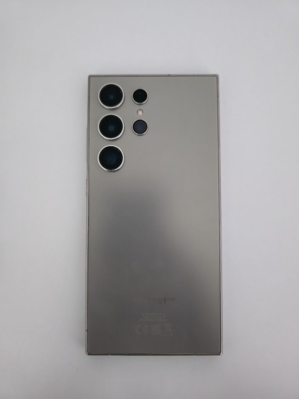Samsung Portables: Samsung Galaxy S24 Ultra Broken Display – D'occasion à Fully par MrGabriel 2