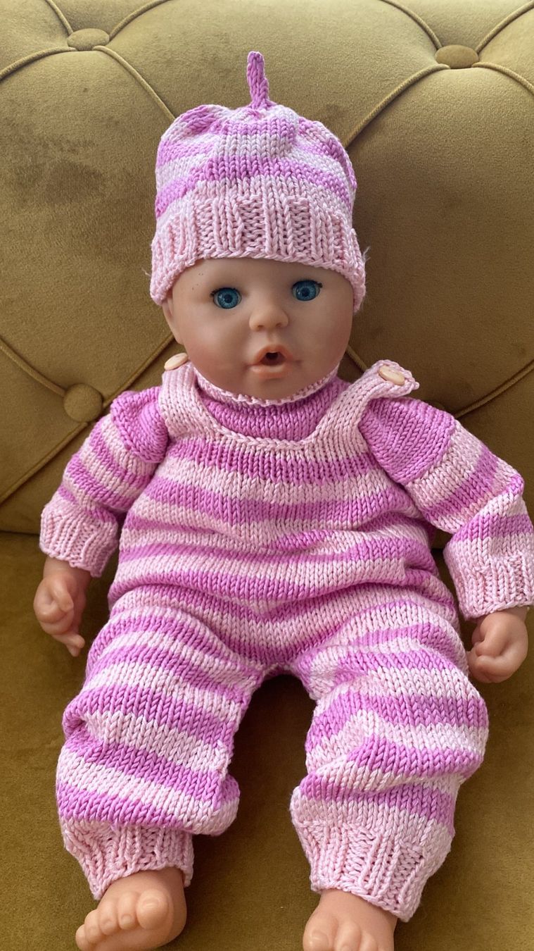Poupées: gestrickte Puppen Kleider, handarbeit – D'occasion à Dagmersellen par Arcticsnow2017 2