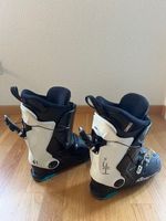 Ski shoes - Ideal to use for first skiing as adult