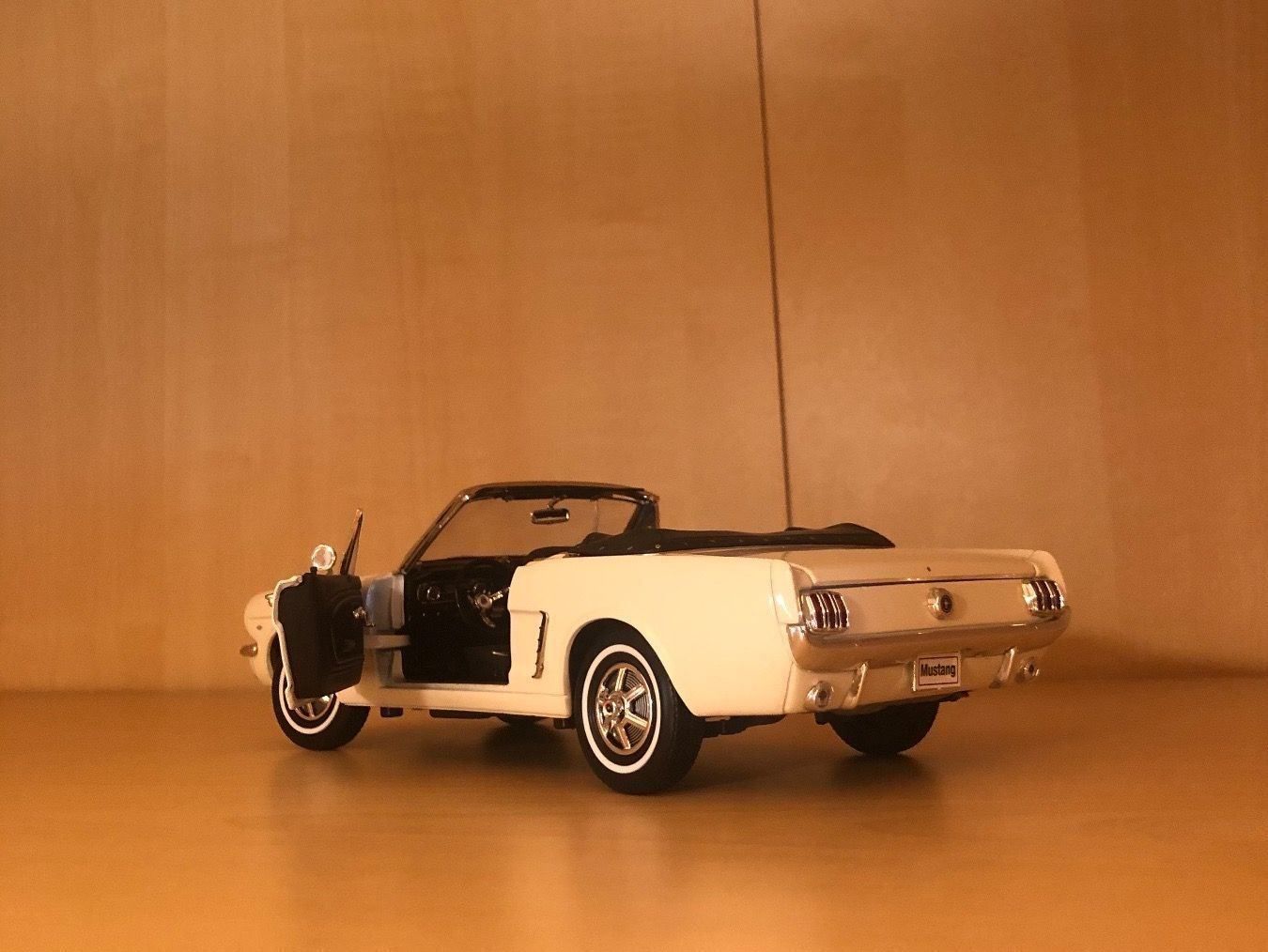 Ford Modellautos: Ford Mustang Convertible 1:18 – Neu (gemäss Beschreibung) aus Tuggen von Chrig_SZ 1