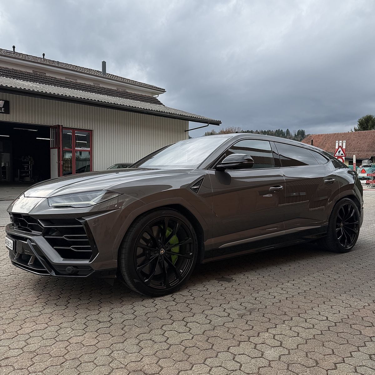 Lamborghini Autos: Lamborghini Urus Mieten – Gebraucht aus Buchs AG von mel_6cb2 1