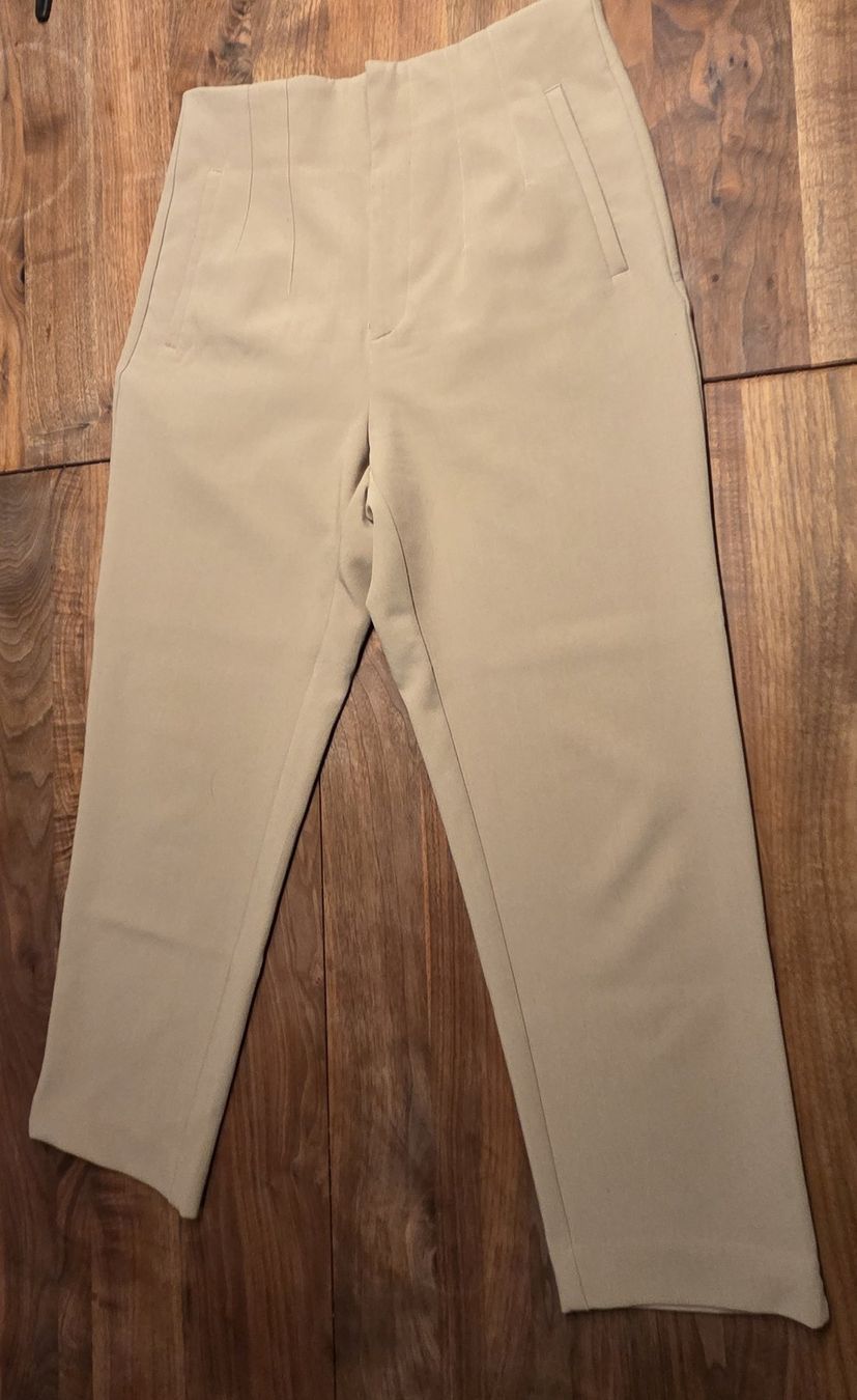 Stradivarius Pantaloni: Stradivarius Stoffhose, beige, Gr. 40 – Usato da Subingen venduto da DENDLE20