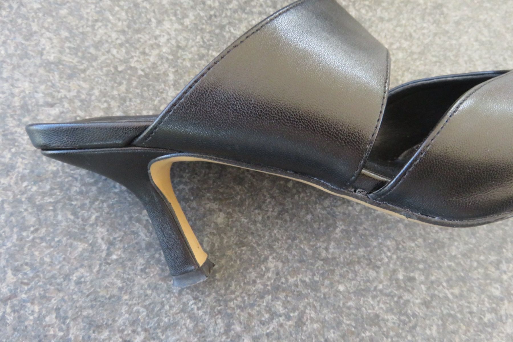 Damenschuhe: Schlupfpumps Leder Grösse 38 – Neu (gemäss Beschreibung) aus Wil ZH von Tamagy 2