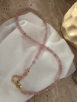 Collier pierres roses fines, style boho chic, été 2023
