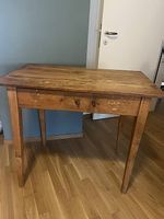 kleiner Holztisch
