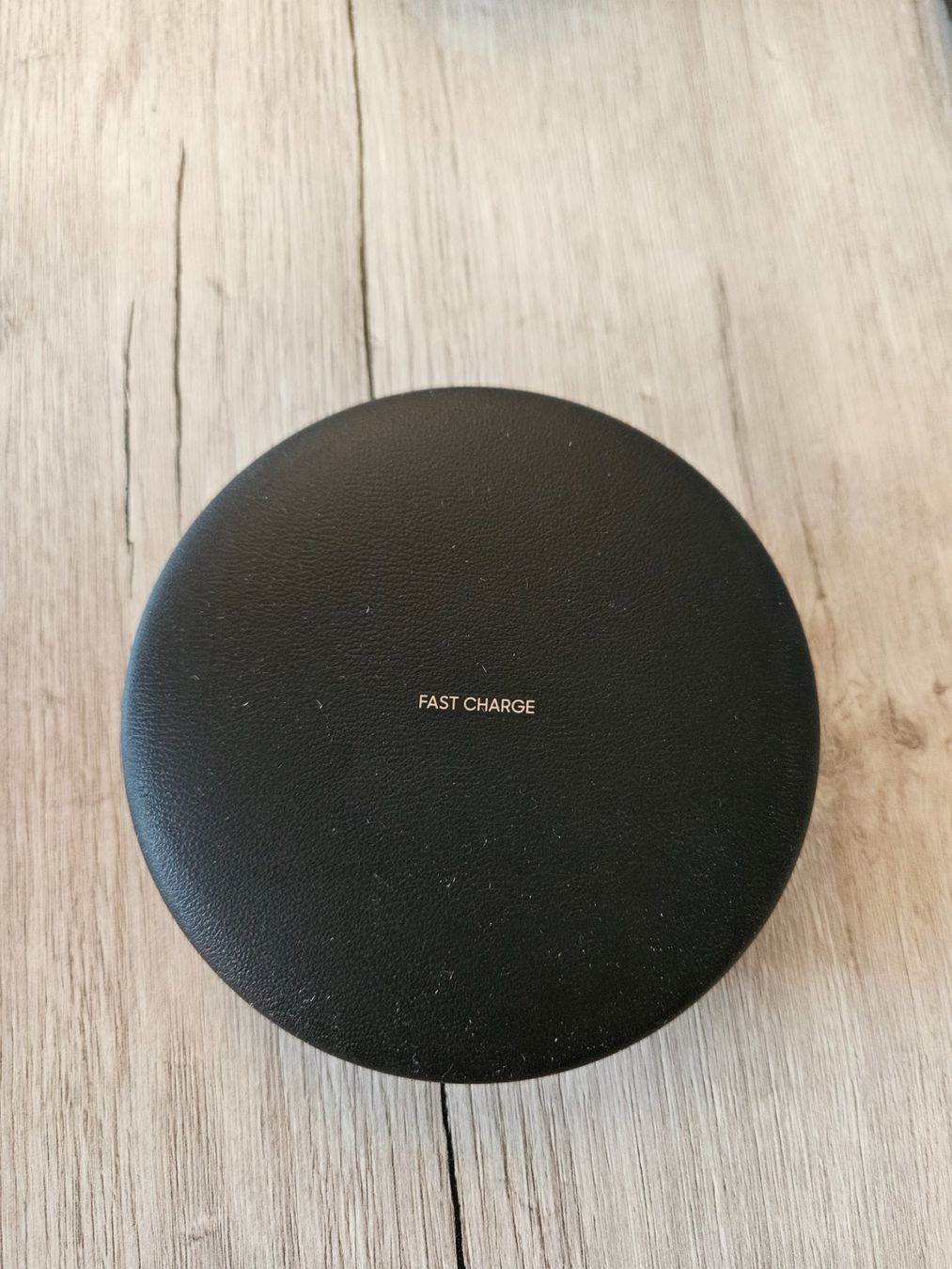 Samsung Ladegeräte: Samsung Wireless Charger schwarz Fast Charge – Gebraucht aus Greifensee von Tatau_Batterien