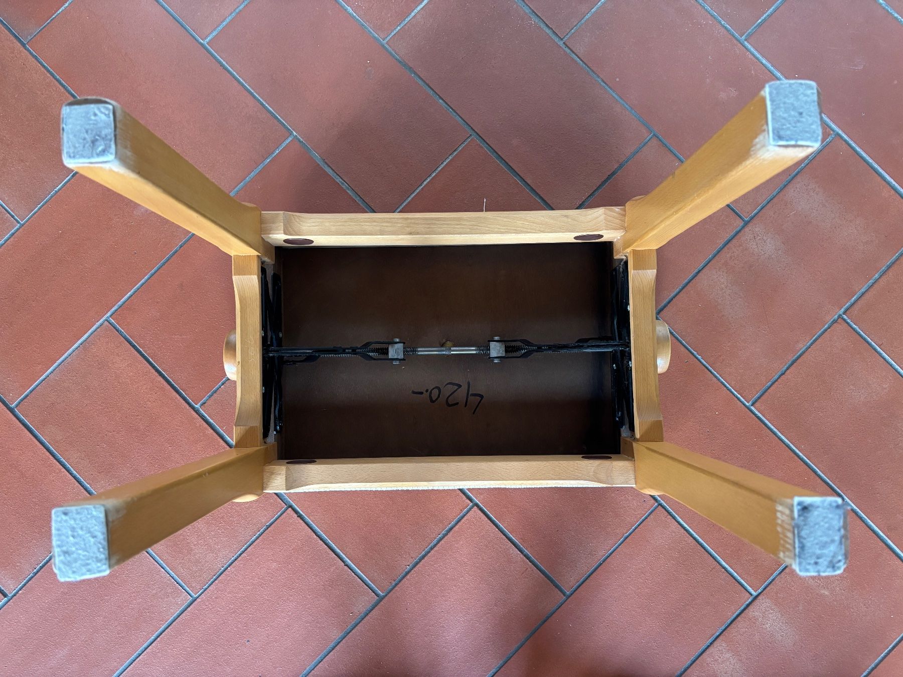 Hocker: Klavierhocker – Gebraucht aus Beromünster von Uelibard 2