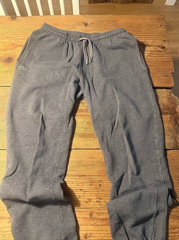Pantaloni: Lacoste Trainerhose  – Usato da Thun venduto da noe_rz5b