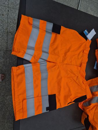 Hi-Vis Shorts Sommer Gr. 54, neuwertig, August 2023