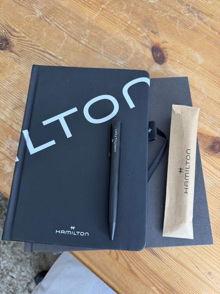 Hamilton Montres: Carnet de note + Stylo Hamilton  – Neuf avec emballage d'origine à La Chaux-de-Fonds par cin_p5yf