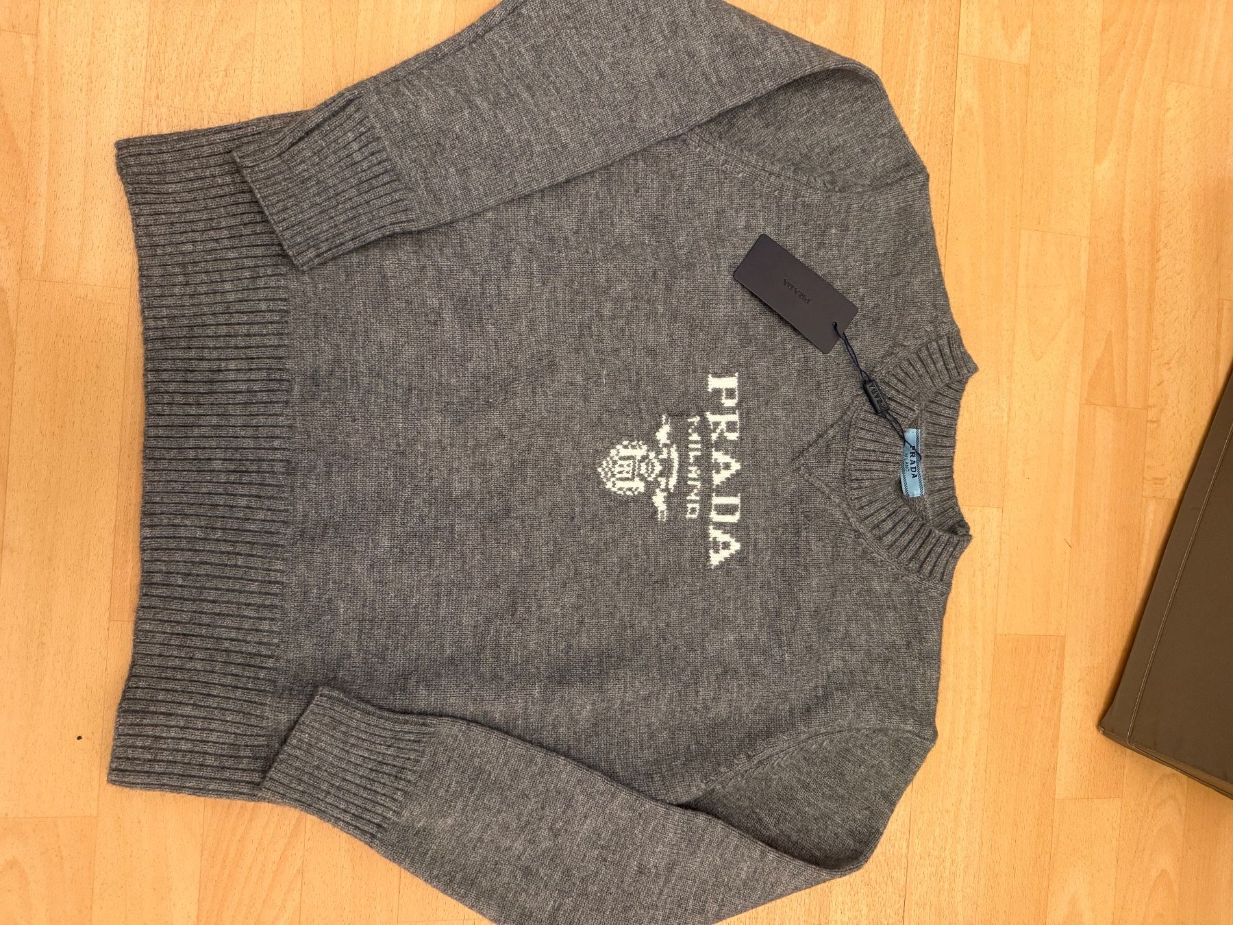 Prada Pulls & Sweat-shirts: Strickpulli Prada – Neuf (Voir description) à Steffisburg par lar_q96b