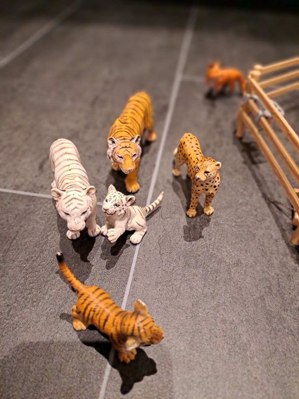 Schleich Spielzeuge: Schleich Pferde Auslauf – Gebraucht aus Cordast von  1