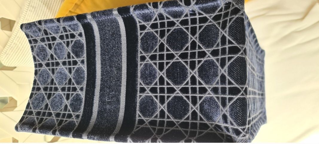 Dior Borse da donna: Dior book tote large blauer Samt – Usato da Ostermundigen venduto da louisetcoco13 2