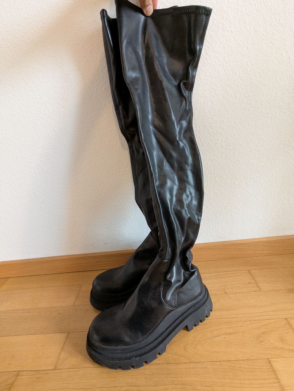 Zara Damenschuhe: Zara Overknee Stiefel - Grösse 38 – Gebraucht aus Luzern von phi_89