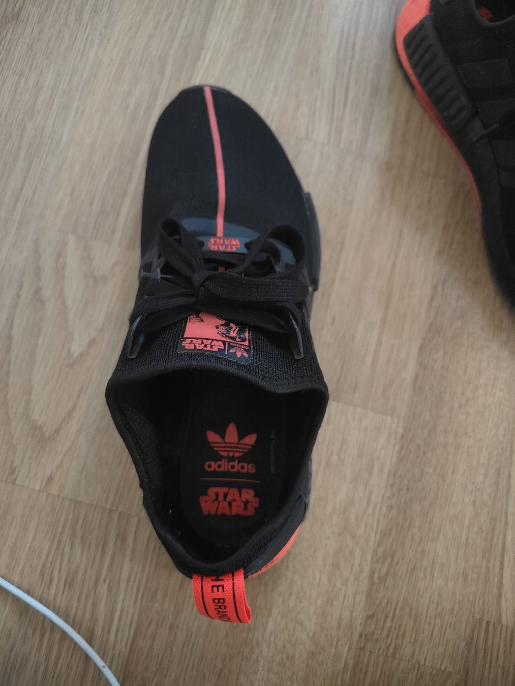 Adidas Herrenschuhe: Baskets Adidas Star Wars noir rouge taille 43 1/3 – Gebraucht aus Biel/Bienne von Edi5Roli3 6