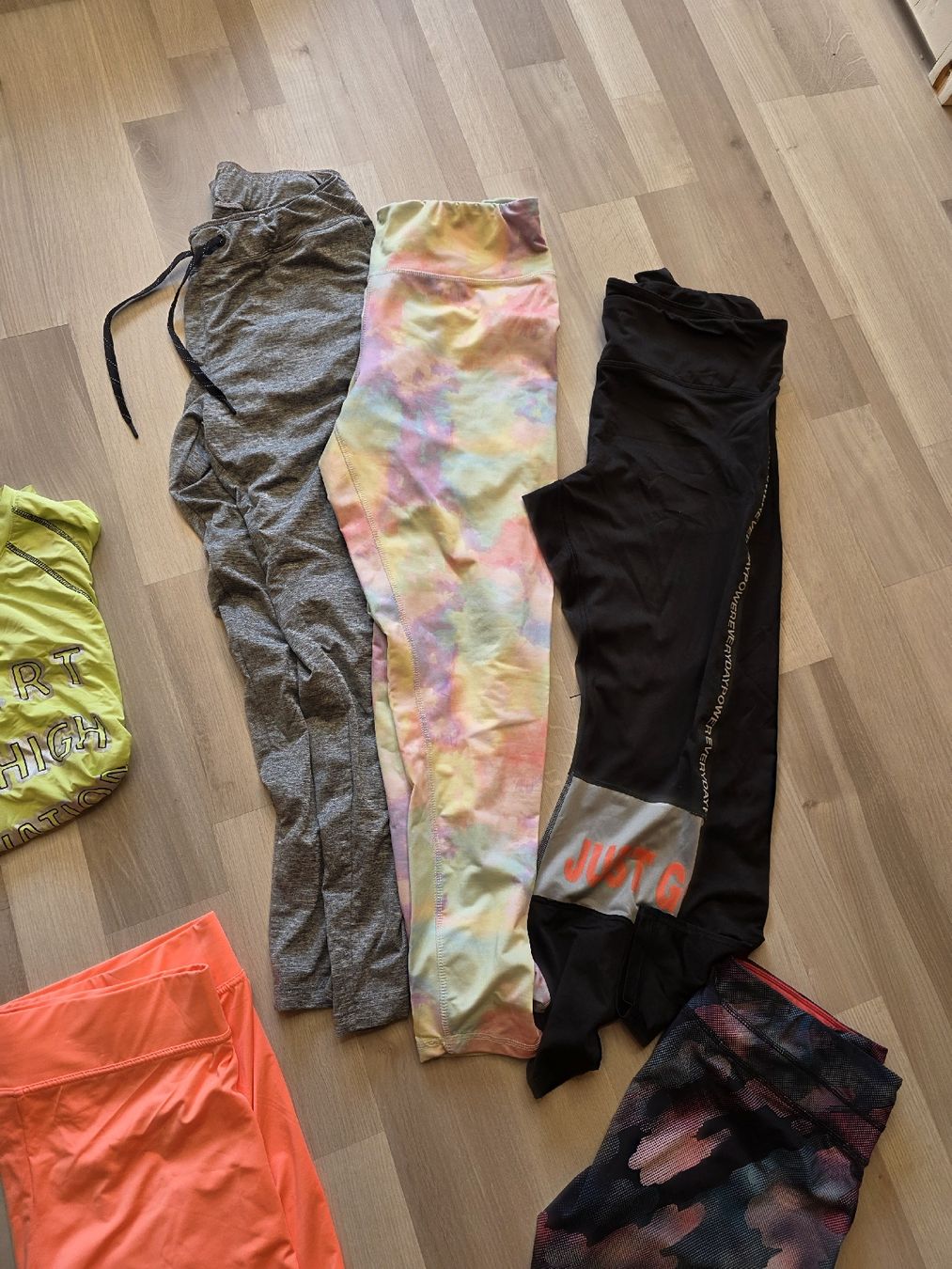 Lotti di vestiti: 8x Sportkleidung Grösse 48 – Usato da St. Peterzell venduto da upcycling_ 2