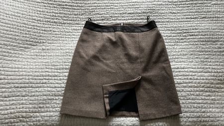 123: sehr schöner beiger Wolljupe, wie neu