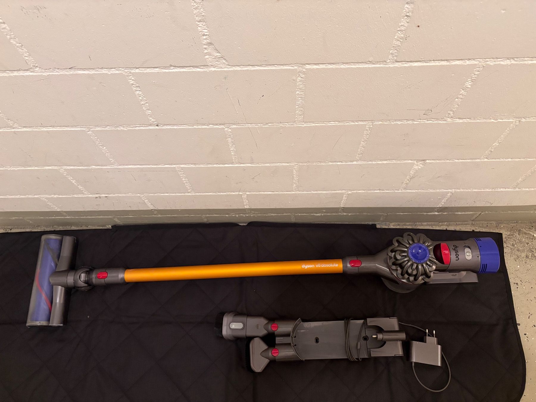 Dyson Aspirapolveri & Accessori: Dyson V8 absolut Handstaubsauger mit Zubehör – Usato da Lausen venduto da sen_jm7c