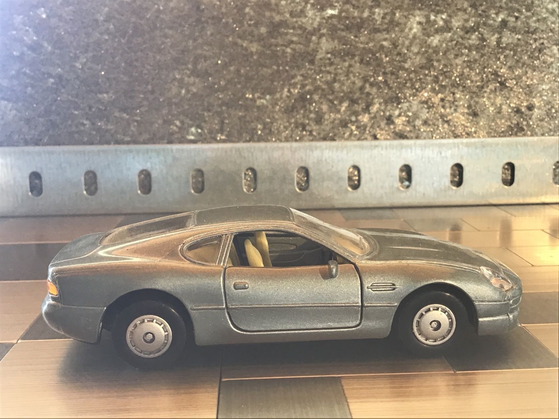 Maisto Modellini d'auto: MAISTO SUPERCAR COLLECTION ASTON MARTIN DB7 – Usato da Männedorf venduto da Spezial-Modelle 1