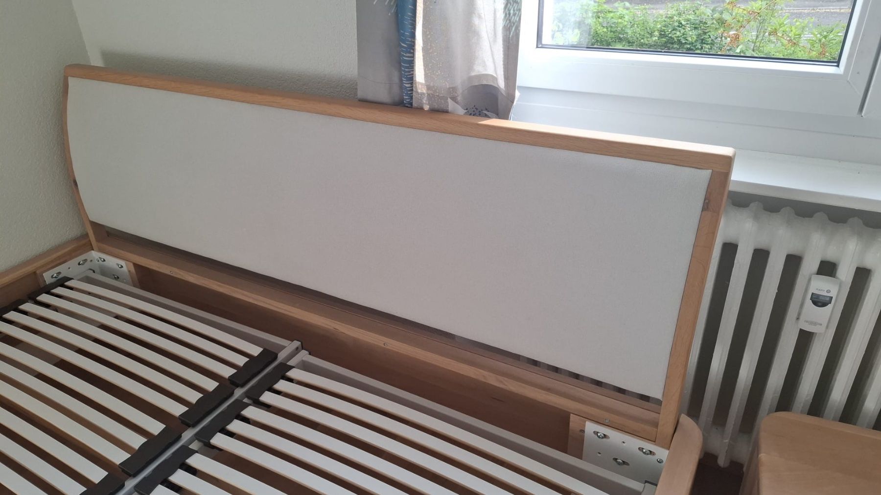 Pfister Letti: Doppelbett Buche mit passendem Nachttisch dazu – Usato da Bern venduto da hei_kk5n 3